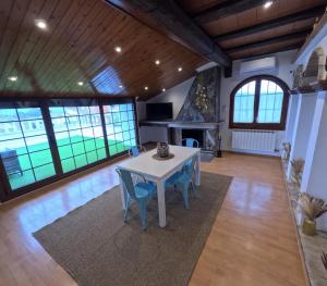 TV a/nebo společenská místnost v ubytování Casa Reina