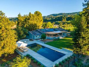 La alberca dentro o cerca de Ojai Valley - Pool and Pickle Ball