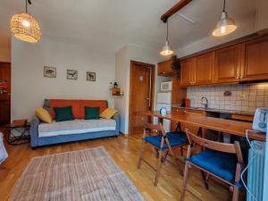 a kitchen and living room with a couch and a table at Tu rincón rústico con balcón y vistas - Erta 2 in Pla de l'Ermita