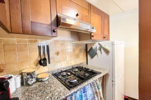a kitchen with a stove and a refrigerator at Riva chiara in Toscolano Maderno