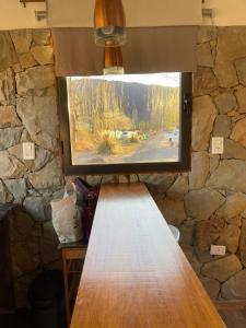 TV a/nebo společenská místnost v ubytování Tras Las Sierras