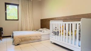 En eller flere senge i et værelse på Aconchegante Casa em Ipioca Jeunne Ville + 39 billeder