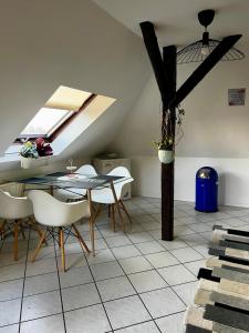 Et opholdsområde på Terrassenwohnung am Weißen Ross + 14 billeder