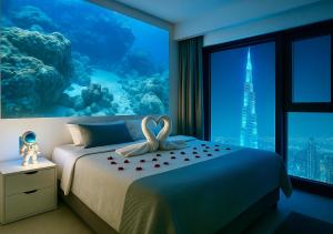 En eller flere senge i et værelse på Burj Khalifa View - Immersive Expérience - Downtown - DUBAI 3BR