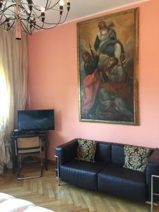 a living room with a couch and a painting on the wall at Villa Varenna in Varenna