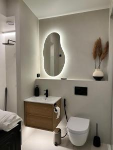 Koupelna v ubytování New Luxury Villa by the Sea with Panoramic Views