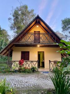 a house with a thatched roof at Chalé Suíço - Chalés Belo Monte - Sítio Belo Monte in Pacoti