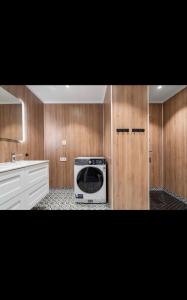 Billede fra billedgalleriet på House on Ramberg beach i Ramberg