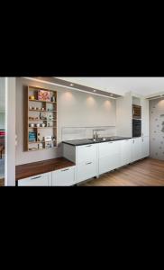 Køkken eller tekøkken på House on Ramberg beach