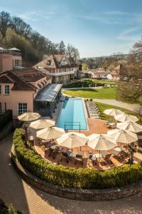 an overhead view of a pool with umbrellas and tables at Bollants SPA im Park, Autograph Collection in Bad Sobernheim
