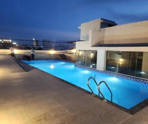 Bazén v ubytování Visthara Elite nebo v jeho okolí + 45 fotografií