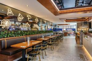 Un restaurant sau alt loc unde se poate mânca la Delta Hotels by Marriott Jumeirah Beach, Dubai