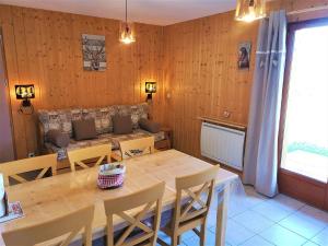 Χώρος καθιστικού στο Chalet rénové 7 pers avec terrasse, local ski et parking gratuit - FR-1-504-70