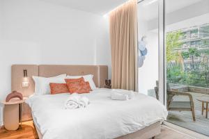 Postel nebo postele na pokoji v ubytování Beautiful garden suite + 12 fotografií