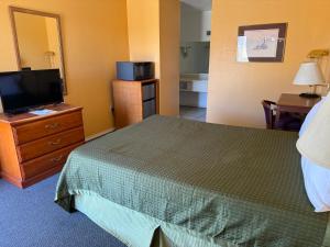 TV a/nebo společenská místnost v ubytování La Vista Inn