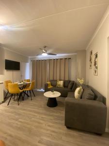 Et opholdsområde på Coastal Apartments + 7 billeder