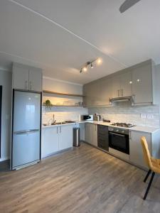 Køkken eller tekøkken på Coastal Apartments