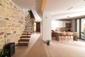 a staircase in a house with a stone wall at Casa Siva in Sívas