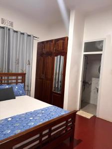 En eller flere senge i et værelse på Jambo Kili House + 7 billeder