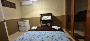 En eller flere senge i et værelse på Casa à beira mar de Maragogi com 4 quartos, 4 banheiros e Área Verde