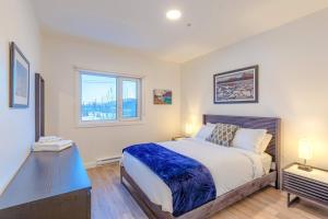 Postel nebo postele na pokoji v ubytování Modern 2BR in Golden w/ Stunning MTN Views! + 9 fotografií