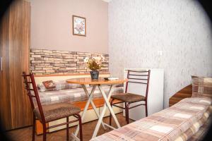 a room with a table and two chairs and a bed at къща за гости Велина in Pavel Banya