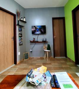 TV a/nebo společenská místnost v ubytování Casinha do Beco 01