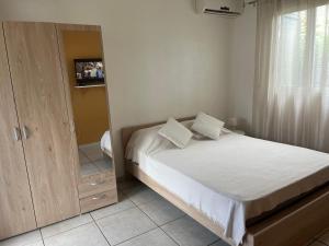 En eller flere senge i et værelse på lagon studio ermitage