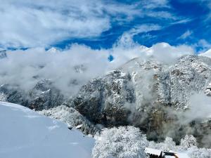 Nespecifikovaný výhled na hory nebo výhled na hory při pohledu z apartmánu