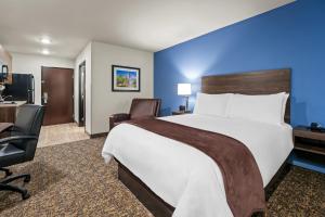 Una cama o camas en una habitación de My Place Hotel-Augusta, GA