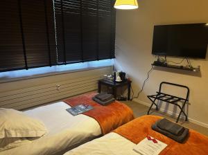 Кровать или кровати в номере Guest room with private bathroom, WiFi, TV, Antwerp