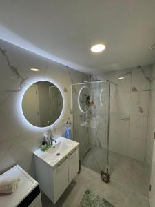 Phòng tắm tại Apartman Obala +37 ảnh