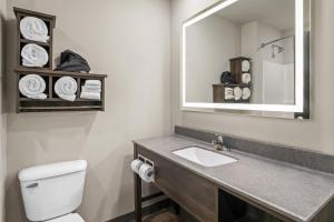 Un baño de My Place Hotel-Augusta, GA 19 fotos más