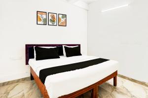 Ένα ή περισσότερα κρεβάτια σε δωμάτιο στο Collection O Ak Hotels +27 φωτογραφίες