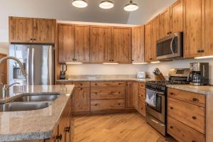 Køkken eller tekøkken på Fall Colors Getaway Walk to Downtown & Ferry + 25 billeder