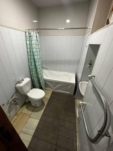 Et badeværelse på Mekhtarr Anbar Historical Hotel