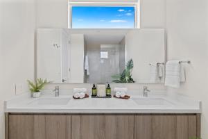 Koupelna v ubytování The Park in Grace Bay