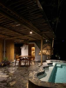 Bazén v ubytování Alma Glamping nebo v jeho okolí