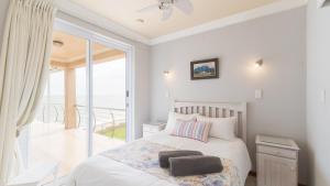 Кровать или кровати в номере The Sunset Villas +85 фотографий