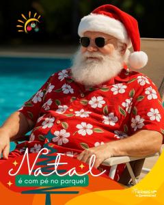 Thermas de Olimpia Resort في أوليمبيا: صورة لرجل يرتدي قبعة بابا نويل