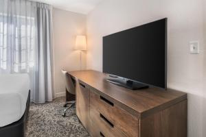 TV a/nebo společenská místnost v ubytování Sonesta ES Suites Orlando - Lake Buena Vista