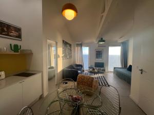 Posezení v ubytování Casa Favelas, Vue Mer, plages et Monaco à pieds