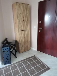 a room with a door and a rug and a wooden door at Pogled Ada 1 in Belgrade
