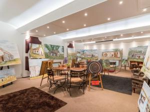 Гостиная зона в The Sunset Villas