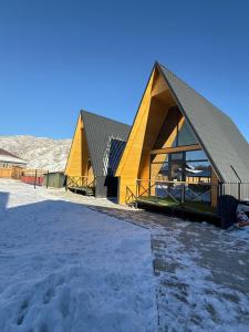 Γενική θέα στο βουνό ή θέα στο βουνό από  αυτό το κάμπινγκ