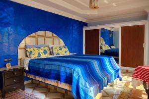 Postel nebo postele na pokoji v ubytování The Sunrise Villa + 40 fotografií