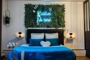 Ένα ή περισσότερα κρεβάτια σε δωμάτιο στο L'Atelier de rêves