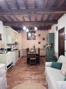 Η κουζίνα ή μικρή κουζίνα στο Locazione turistica ex Le Casette Di Cedromonte