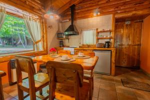 Кухня или мини-кухня в Cabañas En el Corazón del Bosque
 +39 фотографий