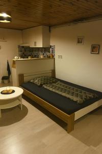 Postel nebo postele na pokoji v ubytování U krbu